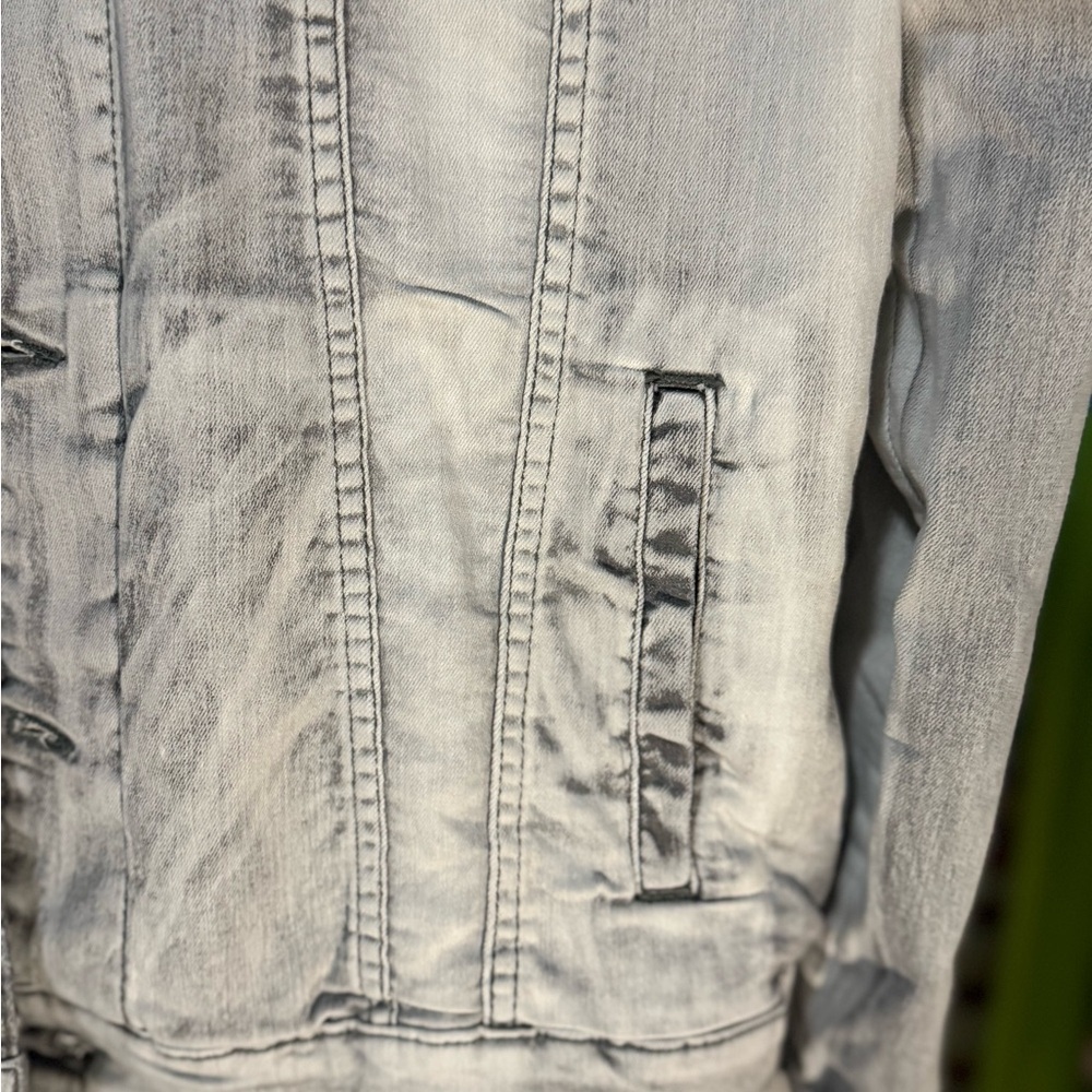 From Buckle Men's/women’s Distressed Denim Jacket- sold at Buckle- stretchy - Picture 5 of 13